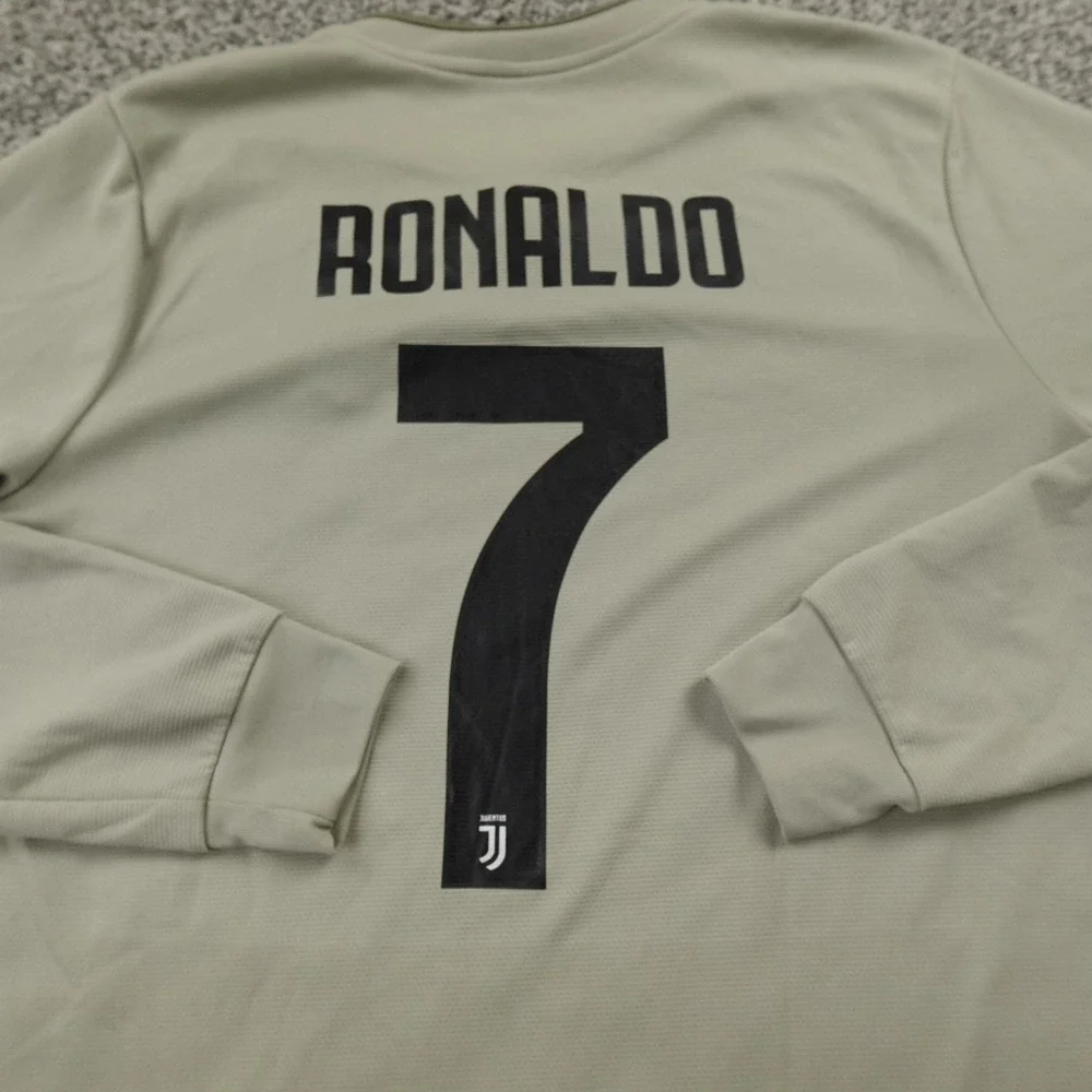 Juventus Soccer Jersey Mens‎ L Beige Long Sleeve Adidas Ronaldo Futbol Football